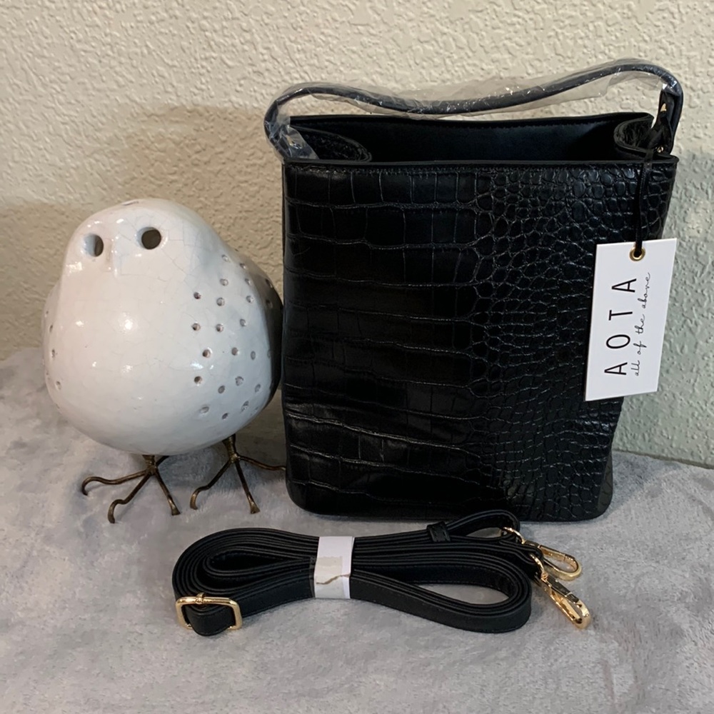 AOTA Elena Bucket Bag in Black